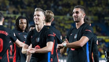 Las Palmas de Gran Canaria, 22/02/2025.- Los jugadores del FC Barcelona, Ferrán Torres (d) y Dani Olmo, celebran el segundo gol de su equipo durante el encuentro correspondiente a la jornada 25 de Laliga EA Sports que han disputado hoy sábado frente a la UD Las Palmas en el estadio de Gran Canaria. EFE / Quique Curbelo.