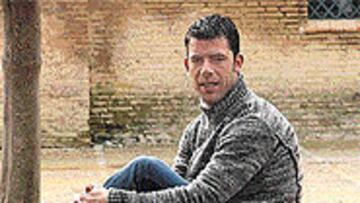 <b>ATADO</B>. Notario amplió su compromiso con el conjunto sevillista.