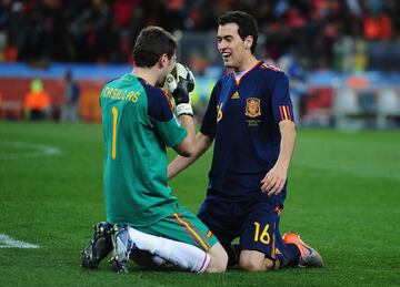 El 11 de julio de 2010 se proclamó campeón de la Copa Mundial de Fútbol de 2010 celebrada en Sudáfrica. Sergio Busquets jugó los 120 minutos de la final en la que la selección de fútbol de España convirtiéndose en uno de los pilares de 'La Roja'.