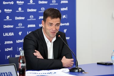 Pardo desliza que valora no fichar un ‘9’ si no llegase Álex Forés