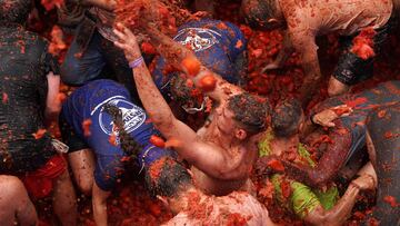 La localidad valenciana ha vuelto a albergar su mítica fiesta donde miles de personas han protagonizado una 'batalla campal' a base de lanzamientos de tomates.
Associated Press/LaPresse
Only Italy and Spain
