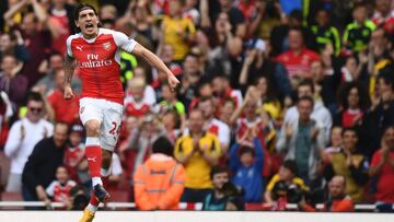 El lateral del Arsenal, H&eacute;ctor Beller&iacute;n, durante un partido.