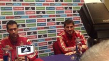 Busquets y Casillas, durante la rueda de prensa en Vigo.