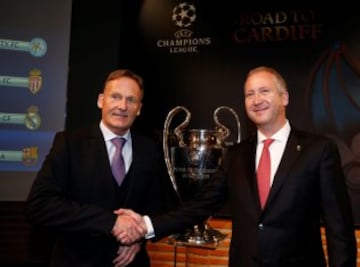Hans-Joachim Watzke, representante del Borussia Dortmund en Nyon, junto al vicpresidente del Mónaco Vadim Vasilyev.  