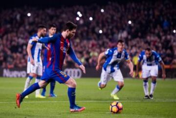 Messi marca el 2-1 de penalti. 