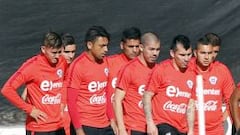 Gary Medel, Gonzalo Jara han sido fijos durante el actual proceso.