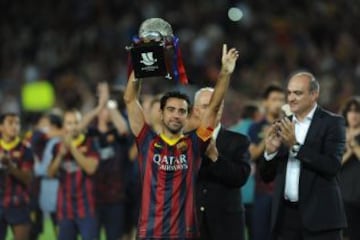 Xavi recogió el trofeo.