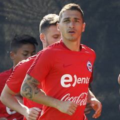 Carmona apoya a Vidal y Medel: "No los veo sacando jugadores"