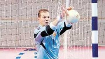 <b>SÓLO UN GOL. </b>Luis Amado no tuvo mucho trabajo ayer.