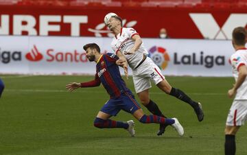 Gerard Piqué y Luuk De Jong