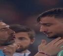 ¡Grandeza! El gesto de Buffon con Donnarumma