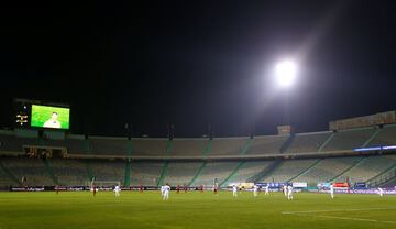 Estadio principal de Egipto donde juega la selección y los dos equipos más populares de la capital egipcio el Zamalek y Al-Ahly.
Capacidad para 75.000 espectadores.
Tiene la ventaja de que no es un viaje tan lejano desde Europa como supondría irse a América.