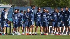 Los jugadores argentinos quieren aislarse del ruido exterior antes del trascendental partido ante Ecuador en Quito.