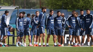 Los jugadores argentinos quieren aislarse del ruido exterior antes del trascendental partido ante Ecuador en Quito.
