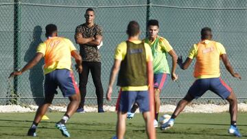 Amaranto Perea, desde la línea en entrenamiento de Colombia