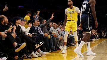 LOS ANGELES, CALIFORNIA - JANUARY 17: D'Angelo Russell #1 of the Los Angeles Lakers celebrates a three-point basket against Tim Hardaway Jr. #10 of the Dallas Mavericks during the third quarter at Crypto.com Arena on January 17, 2024 in Los Angeles, California. NOTE TO USER: User expressly acknowledges and agrees that, by downloading and or using this photograph, User is consenting to the terms and conditions of the Getty Images License Agreement.   Katelyn Mulcahy/Getty Images/AFP (Photo by Katelyn Mulcahy / GETTY IMAGES NORTH AMERICA / Getty Images via AFP)