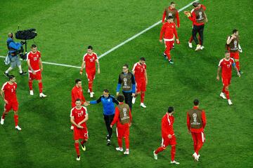 Los serbios tras el final del partido.