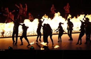 TOR99- TORONTO (CANADÁ), 10/07/2015.-Artistas de la compañía canadiense Circo del Sol durante su actuación en la ceremonia de inauguración de los Juegos Panamericanos hoy, viernes 10 de julio. EFE/Javier Etxezarreta.