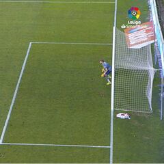 Es desquiciante para todos ya: la repetición del penalti que deja al Rayo casi sin playoff