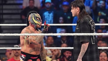 Rey Mysterio encara a su hijo Dominik en un show de WWE.