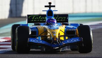 Fernando Alonso (Renault R25). Abu Dhabi, F1 2020.