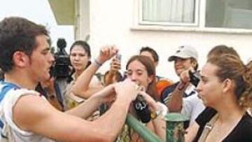 <b>RECLAMO FEMENINO. </b>Iker Casillas es siempre uno de los más solicitados por las aficionadas.