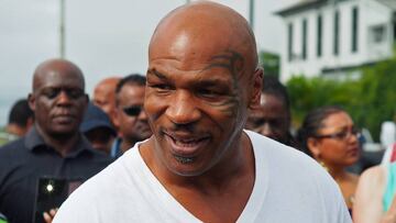 Mike Tyson posa durante la gira de su show &quot;Outpost&quot; de HBO en Paramaribo, Surinam.