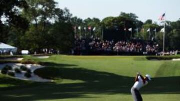 PROBANDO EL SWING. Tiger Woods durante una sesión de prácticas en el campo de Merion.