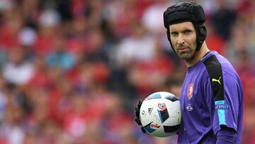 Andrés Iniesta one of the best ever - Petr Cech