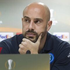 El Nápoles no deja ir a Reina, ni le renueva el contrato