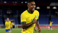 YOKOHAMA, JAPAN - AUGUST 07: Malcom #17 of Team Brazil celebrates after scoring their side&#039;s second goal during the Men&#039;s Gold Medal Match between Brazil and Spain on day fifteen of the Tokyo 2020 Olympic Games at International Stadium Yokohama 