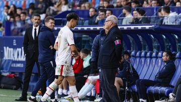 Hashimoto se marcha expulsado.