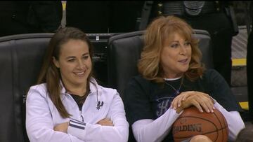 Becky Hammon (Spurs) y Nancy Lieberman (Kings).