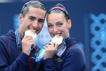 Dennis González y Emma García, con sus medallas de oro conquistadas el miércoles.
