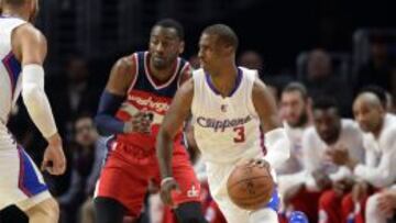 Chris Paul, perseguido por John Wall.
