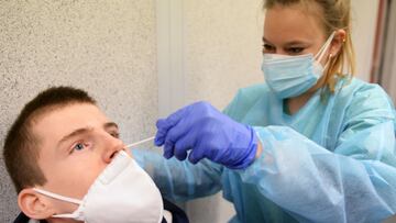 A health care worker takes a nasal swab sample from a man for a COVID-19 test at a testing site in Brussels as the spread of the coronavirus disease continues in Belgium, January 28, 2021. REUTERS/Johanna Geron