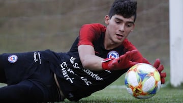 El arquero de 17 años se encuentra en la academia del Atlanta United de la MLS. En 2019 jugó el Mundial Sub-17 de Brasil con la Roja.