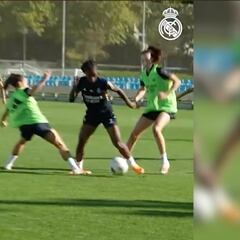 Linda Caicedo y la ovación de sus compañeras por este golazo