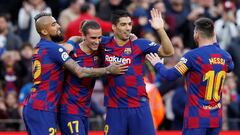 Soccer Football - La Liga Santander - FC Barcelona v Deportivo Alaves - Camp Nou, Barcelona, Spain - December 21, 2019  Barcelona&#039;s Antoine Griezmann celebrates scoring their first goal with teammates   REUTERS/Albert Gea