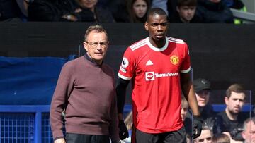 Soccer Football - Premier League - Everton v Manchester United - Goodison Park, Liverpool, Britain - April 9, 2022 Manchester United's Paul Pogba with interim manager Ralf Rangnick as he prepares to come on as a substitute REUTERS/Phil Noble EDITORIA