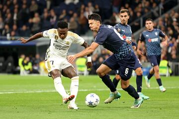 2-0. Vinicius controla un centro de Lucas Vázquez dentro del área, regatea a José Fonte y finaliza con un disparo cruzado con la derecha al segundo palo de Matheus.