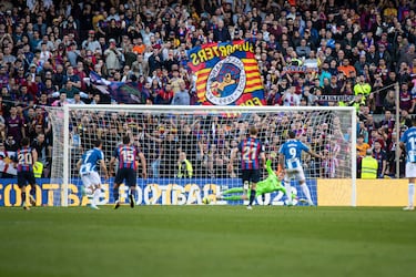 Barcelona 1-1 Espanyol | Disparó Joselu al centro de la portería, ganándole el desafío a Ter Stegen, firmando el gol del empate en el derbi catalán