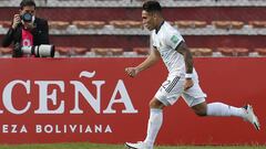 Argentina&#039;s Lautaro Martinez celebrates after scoring against Bolivia during their 2022 FIFA World Cup South American qualifier football match at the Hernando Siles Stadium in La Paz on October 13, 2020, amid the COVID-19 novel coronavirus pandemic. (Photo by Juan KARITA / POOL / AFP)