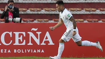 Argentina&#039;s Lautaro Martinez celebrates after scoring against Bolivia during their 2022 FIFA World Cup South American qualifier football match at the Hernando Siles Stadium in La Paz on October 13, 2020, amid the COVID-19 novel coronavirus pandemic. (Photo by Juan KARITA / POOL / AFP)