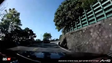 Auto es impactado por enorme roca en el terremoto en Taiwán
