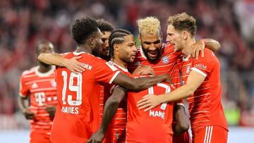 MUNICH, GERMANY - OCTOBER 16: Sadio Mane of Bayern Muenchen celebrates after scoring his team's fourth goal with teammates during the Bundesliga match between FC Bayern M¨¹nchen and Sport-Club Freiburg at Allianz Arena on October 15, 2022 in Munich, Germany. (Photo by Roland Krivec/DeFodi Images via Getty Images)
