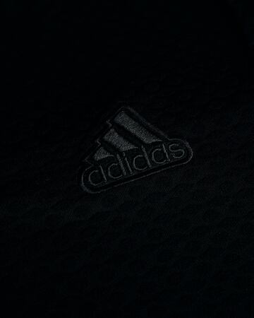 Nueva coleccion LFSTLR de Adidas que reinventa las camisetas de fútbol con una perspectiva urbana.