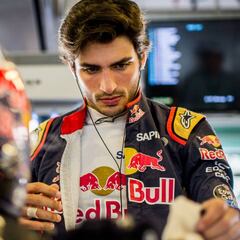 Sainz abandonó por Palmer: “Tiene que ir con cuidado”