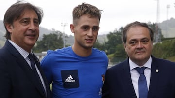 El presidente de la Real Sociedad, Jokin Aperribay, con Adnan Januzaj.