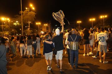 Los seguidores se reunieron en la Plaza de Cibeles para celebrar la decimocuarta Champions League del Real Madrid.